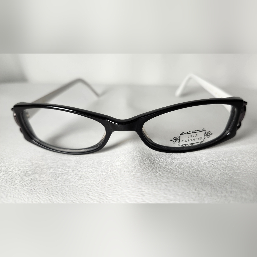 LULU GIUNNESS eyeglasses with factory glass.